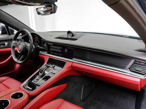 Used 2023 Porsche Panamera 4 Platinum Edition AWD/4WD image 17