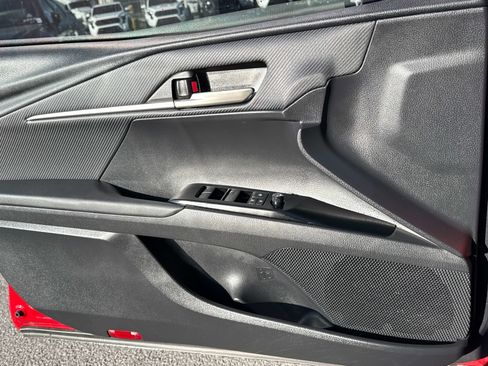 Used 2025 Toyota Camry SE image 12