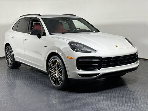 Used 2023 Porsche Cayenne Turbo S AWD/4WD image 18