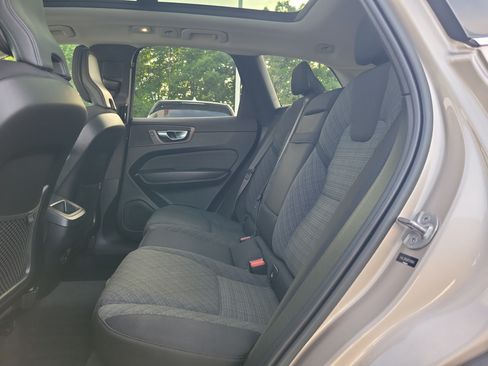 Used 2023 Volvo XC60 B5 Core AWD/4WD image 12
