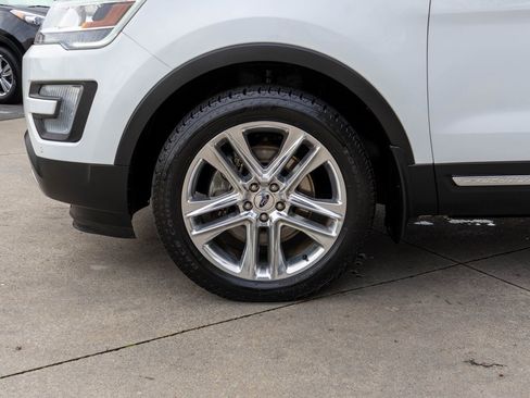 Used 2017 Ford Explorer XLT w/ Equipment Group 202A image 29