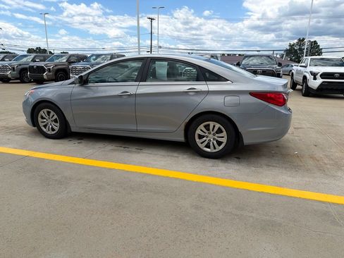 Used 2011 Hyundai Sonata GLS FWD image 3