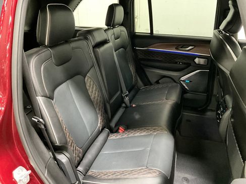 Used 2025 Jeep Grand Cherokee Summit image 23