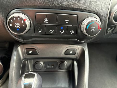 Used 2014 Hyundai Tucson SE image 33