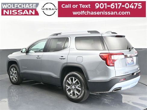 Used 2023 GMC Acadia SLE w/ Driver Convenience Package image 3