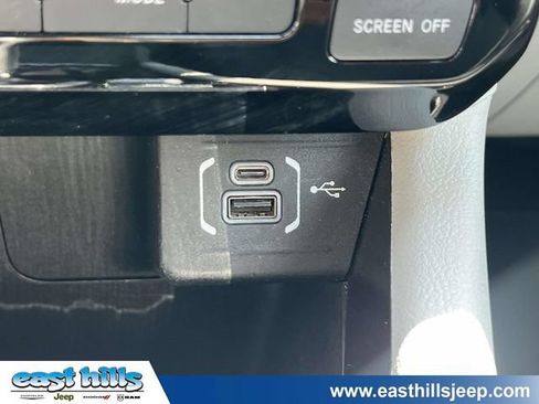 Certified 2024 Jeep Compass Latitude AWD/4WD image 35