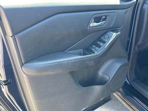 Used 2025 Nissan Rogue SV image 10