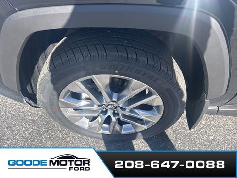 Used 2021 Toyota RAV4 XLE Premium AWD/4WD image 8