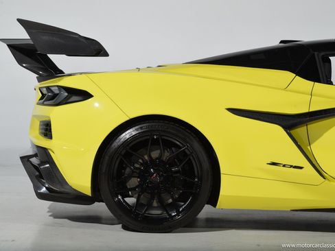 Used 2024 Chevrolet Corvette Z06 RWD image 25
