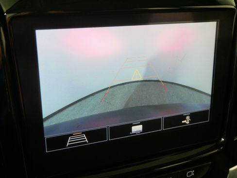 Used 2021 Chevrolet Traverse LT AWD/4WD image 32