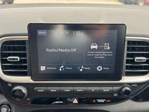 Used 2025 Hyundai Venue SEL FWD image 15