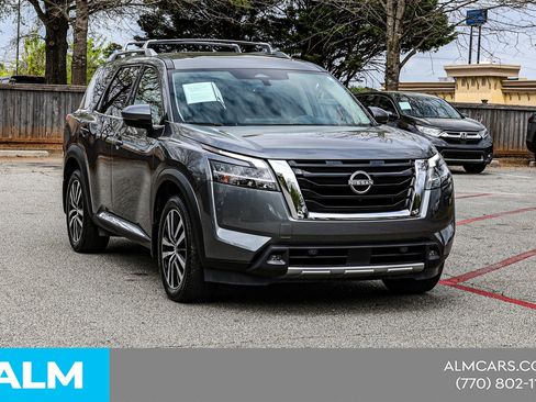 Used 2024 Nissan Pathfinder Platinum FWD image 6