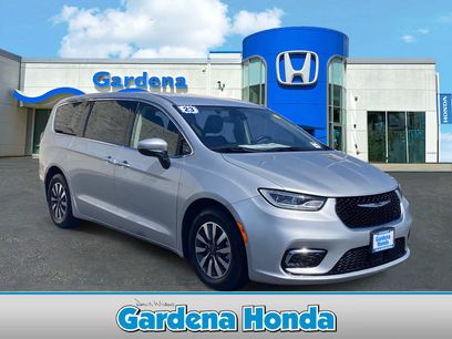 Used 2023 Chrysler Pacifica Touring-L