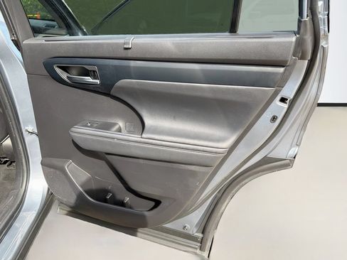 Used 2022 Toyota Highlander XLE FWD image 31