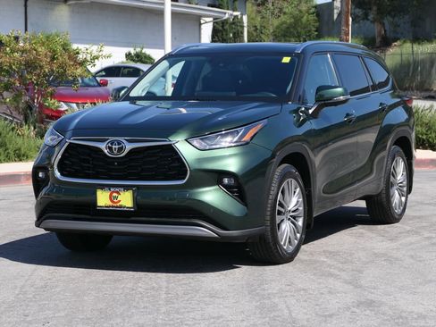 Used 2023 Toyota Highlander Platinum FWD image 7