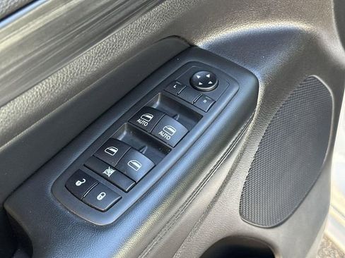 Used 2019 Jeep Grand Cherokee Altitude image 22