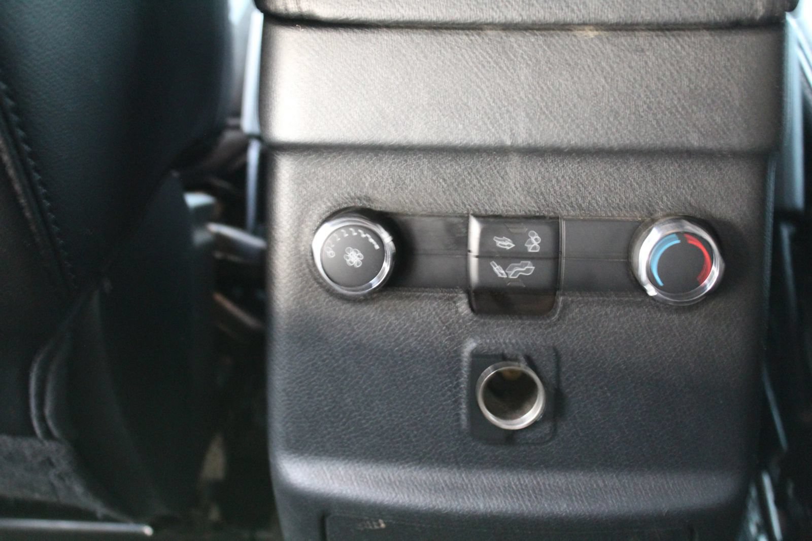 Used 2018 Ford Explorer XLT w/ Equipment Group 202A FWD image 16