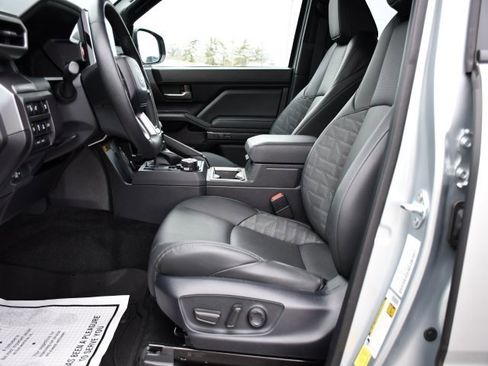 Used 2024 Toyota Tacoma TRD Off-Road w/ TRD Off Road Premium Package image 19