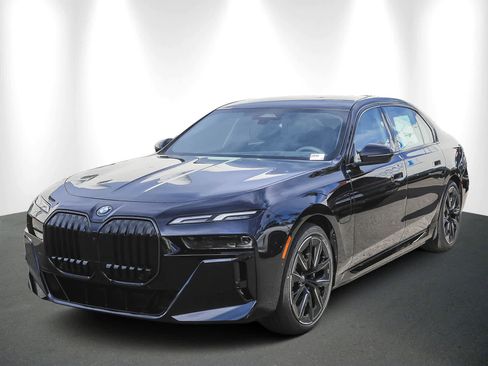 New 2026 BMW 750e xDrive w/ Premium Package image 3