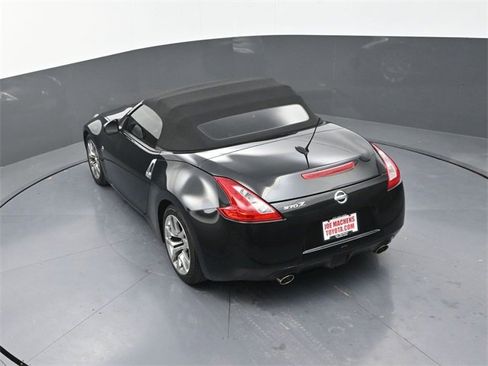 Used 2010 Nissan 370Z Touring image 19
