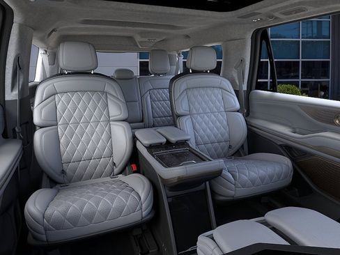 New 2026 Lincoln Navigator L Black Label AWD/4WD image 11