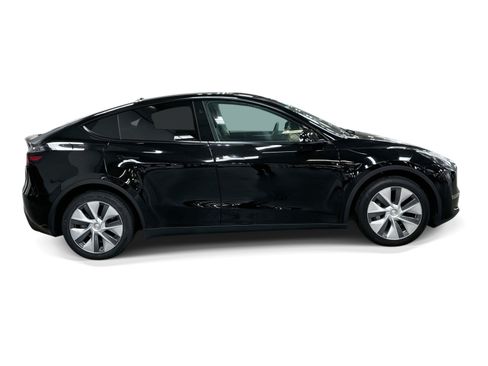 Certified 2023 Tesla Model Y Long Range AWD/4WD image 7