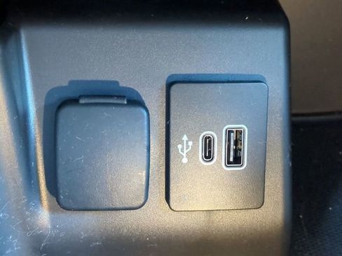 Used 2025 Ford Explorer ST image 22