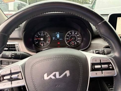 Used 2022 Kia Telluride EX w/ EX Premium Package FWD image 12