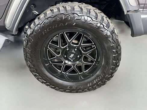 Used 2020 Jeep Wrangler Unlimited Sahara AWD/4WD image 32