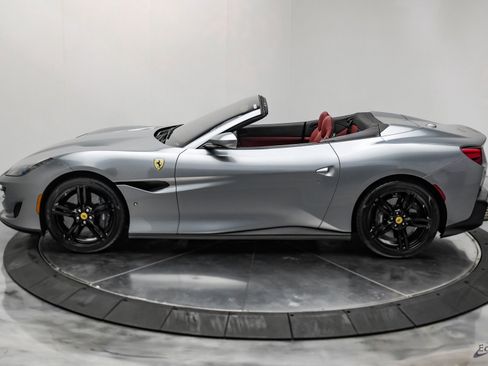 Used 2019 Ferrari Portofino image 8
