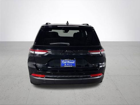 Certified 2025 Jeep Grand Cherokee Limited w/ Black Appearance Package AWD/4WD image 8
