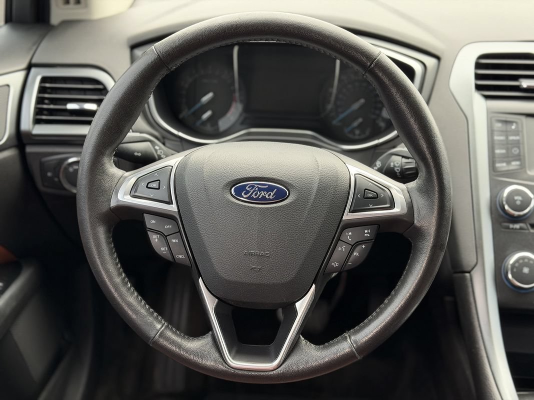 Used 2015 Ford Fusion SE w/ Equipment Group 202A FWD image 16