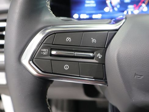 Used 2025 Chevrolet Traverse LT w/ LPO, Floor Liner Package AWD/4WD image 38