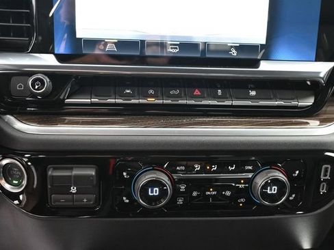 New 2026 Chevrolet Silverado 1500 LT w/ Leather Package AWD/4WD image 11
