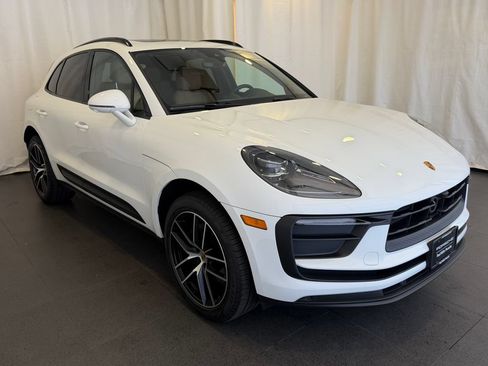 Certified 2026 Porsche Macan AWD/4WD image 7