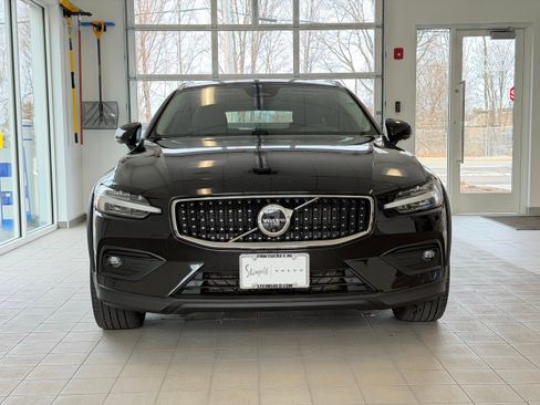 Certified 2024 Volvo V60 B5 Cross Country Plus w/ Protection Package Premier AWD/4WD image 3