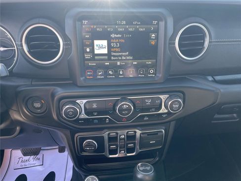 Used 2022 Jeep Wrangler Unlimited Sahara AWD/4WD image 18