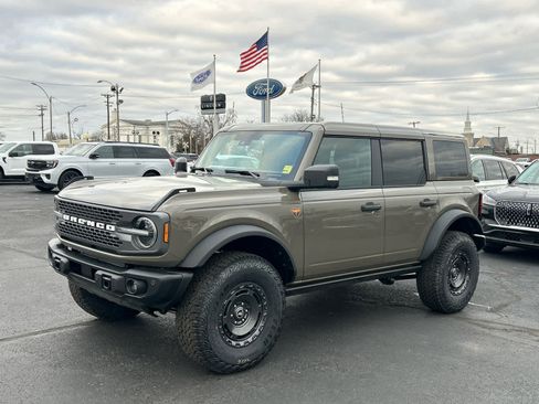 New 2025 Ford Bronco Badlands image 3
