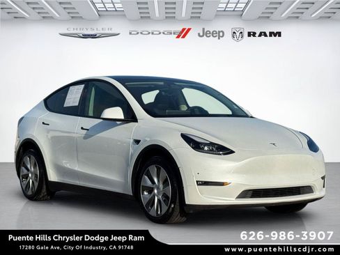 Used 2023 Tesla Model Y AWD image 1