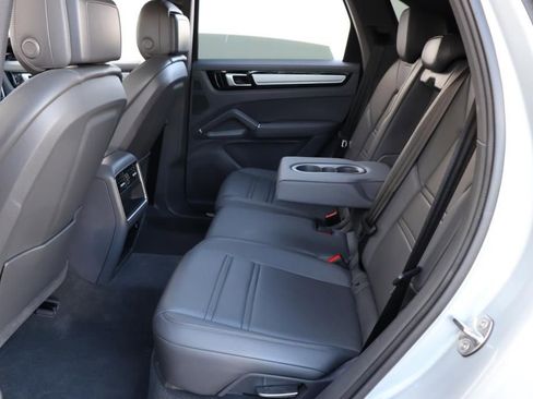 Used 2021 Porsche Cayenne image 21