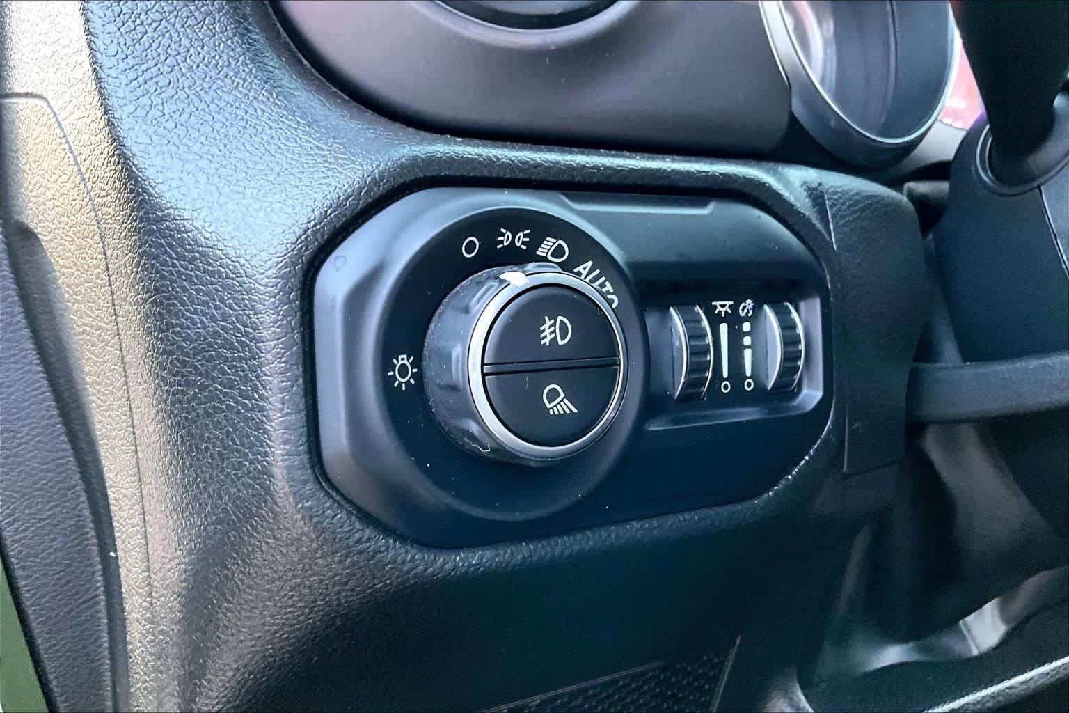 Used 2022 Jeep Gladiator Sport AWD/4WD image 29