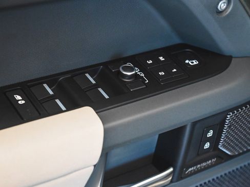 Used 2023 Land Rover Defender 110 X-Dynamic SE image 8