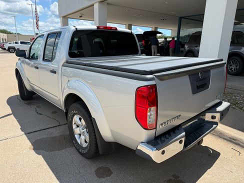 Used 2013 Nissan Frontier SV w/ SV Value Truck Pkg AWD/4WD image 8