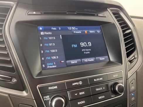 Used 2018 Hyundai Santa Fe SE image 11