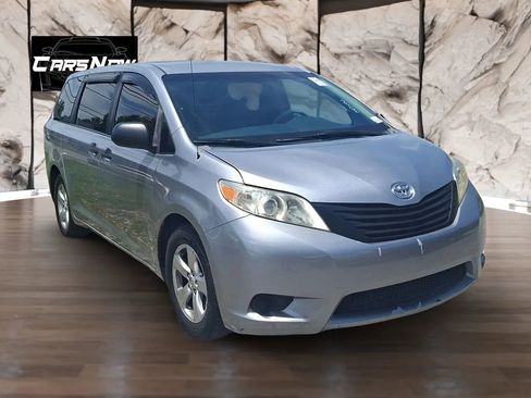 Used 2013 Toyota Sienna L FWD image 1