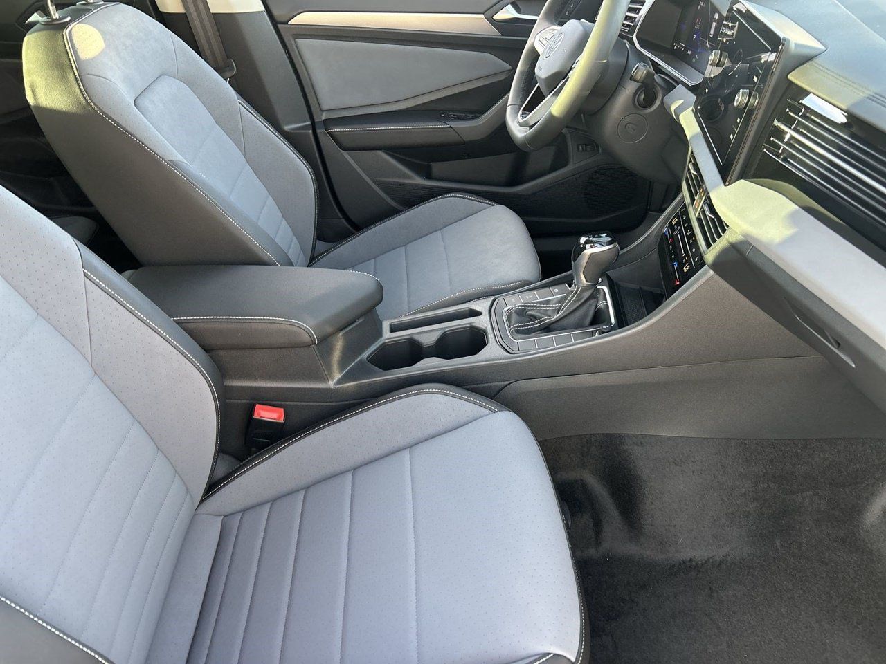New 2027 Volkswagen Jetta SE FWD image 8