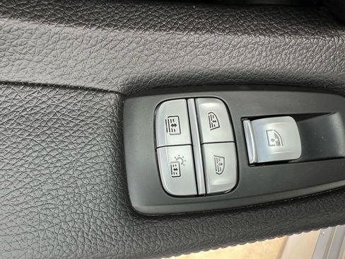 Used 2019 BMW 740e xDrive 740e xDrive iPerformance AWD 4 w/ Executive Package image 38