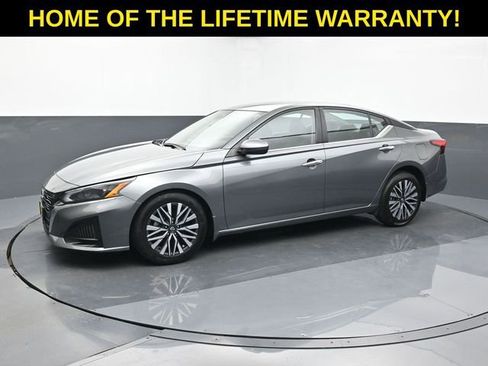 Used 2023 Nissan Altima 2.5 SV image 2