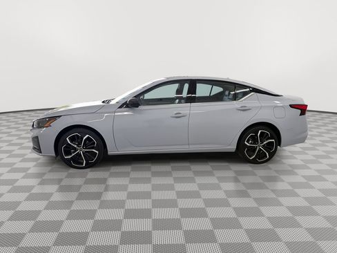 Certified 2025 Nissan Altima 2.5 SR w/ SR Premium Package image 7