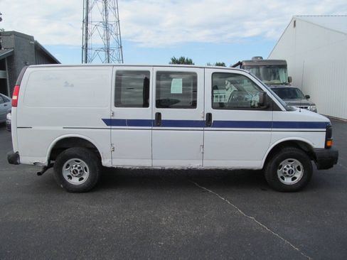 Used 2007 GMC Savana 2500 RWD image 5